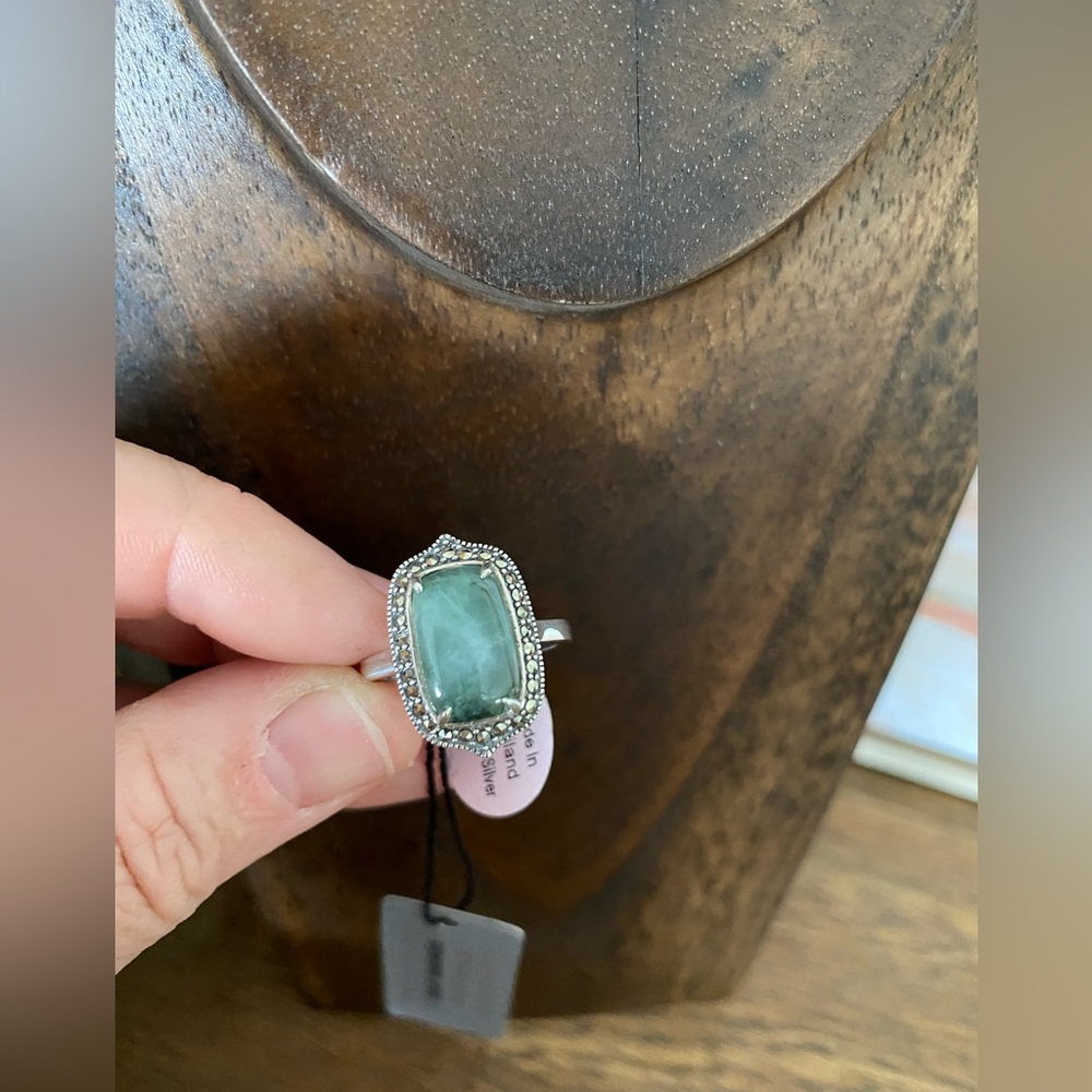 Elegant Silver and Green Gemstone Ring